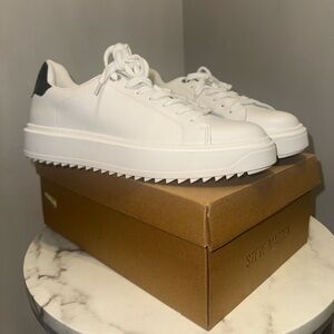 Steve Madden Charlie White Sneakers Women’s 11 New in Box Casual Shoes